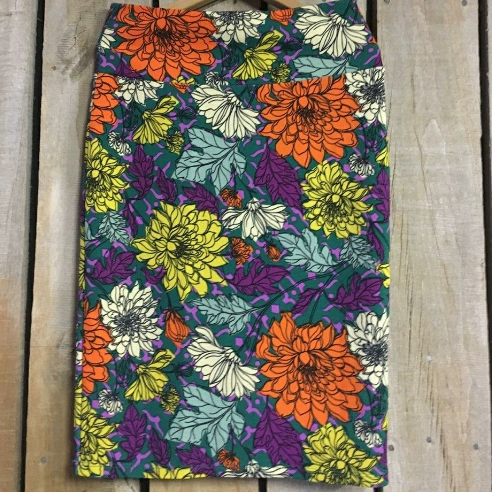 LulaRoe Cassie Pencil Skirt. Small - Picture 2 of 3